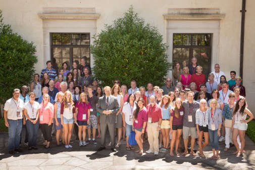 Parents who are Westmont alumni and their students pose with President Gayle and Pam Beebe