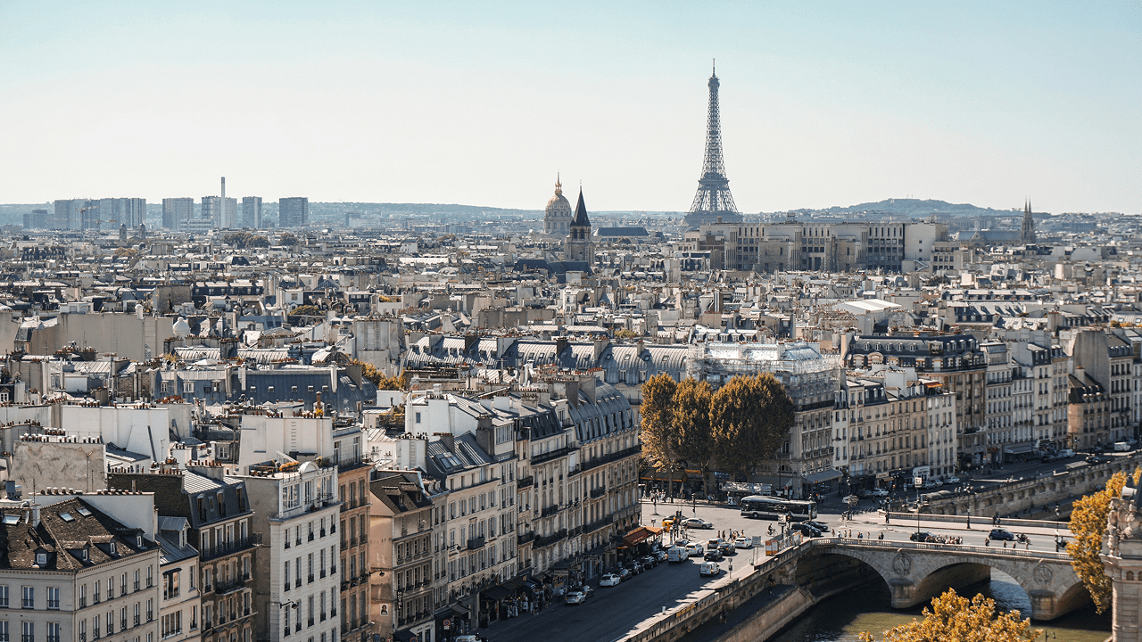 Paris, France Eiffel Tower by @allewollenalex on Unsplash